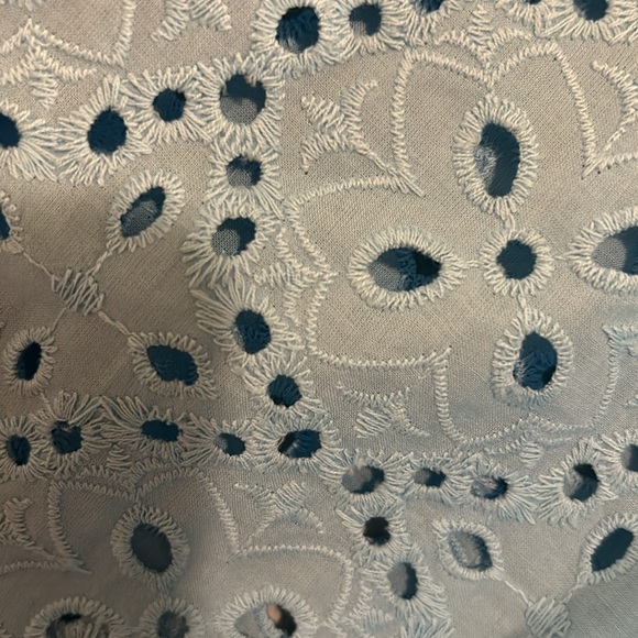 On 34th Blue Cotton Eyelet High/Low Blouse SZ XS - Picture 4 of 10